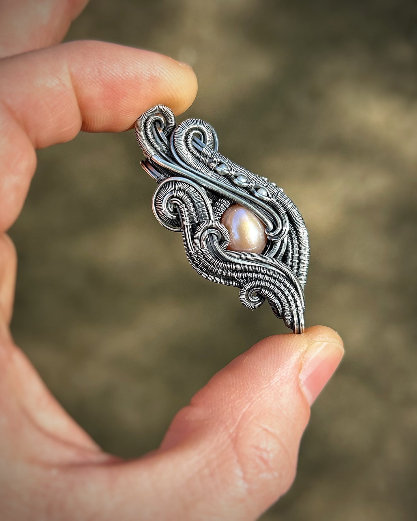 Pearls // Freshwater Pearls // Pendant // Wire Wrapped Pendant // Oxidized Silver // Handmade // Organic Wire Flow // Festival Jewelry
