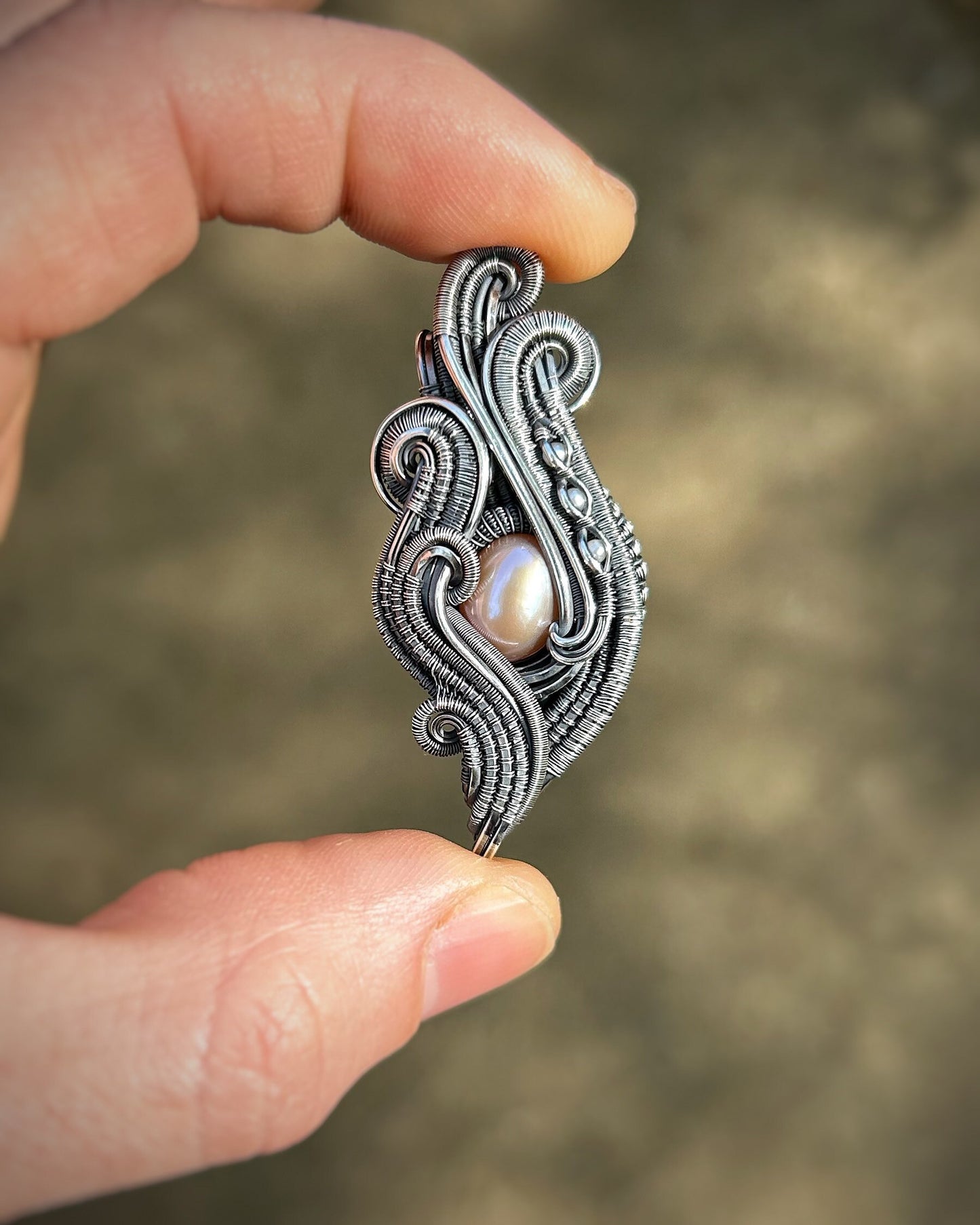 Pearls // Freshwater Pearls // Pendant // Wire Wrapped Pendant // Oxidized Silver // Handmade // Organic Wire Flow // Festival Jewelry