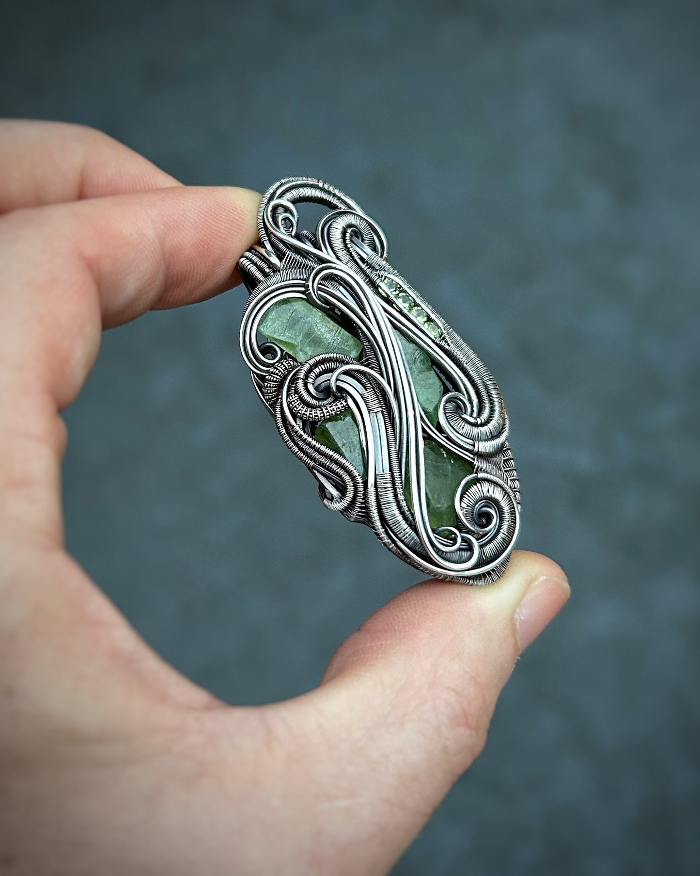Peridot Pendant // August Birthstone // Green // Festival Jewelry // Wire Wrap // Handmade // Oxidized Silver // Sexy Wire Flow // Elegant