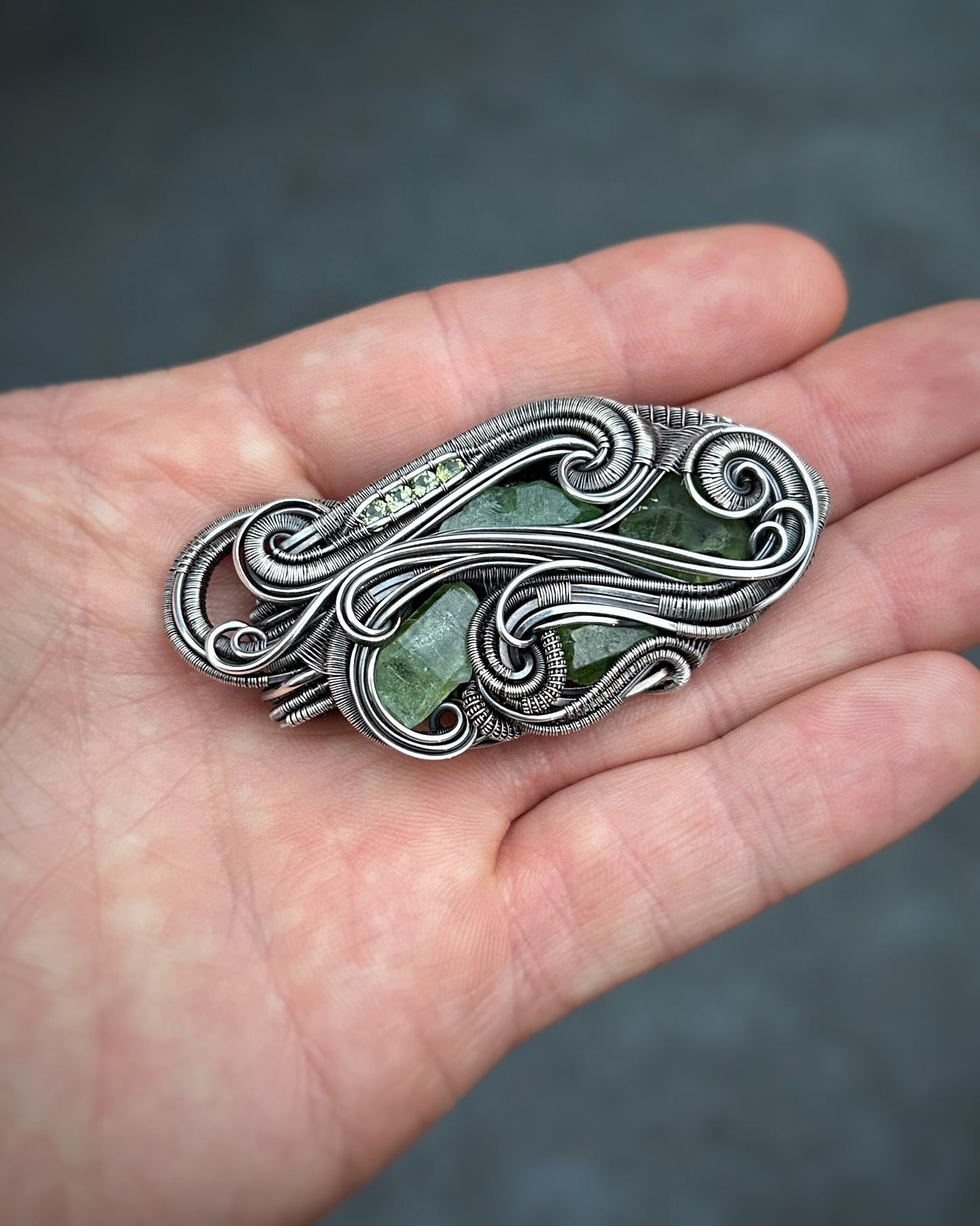 Peridot Pendant // August Birthstone // Green // Festival Jewelry // Wire Wrap // Handmade // Oxidized Silver // Sexy Wire Flow // Elegant