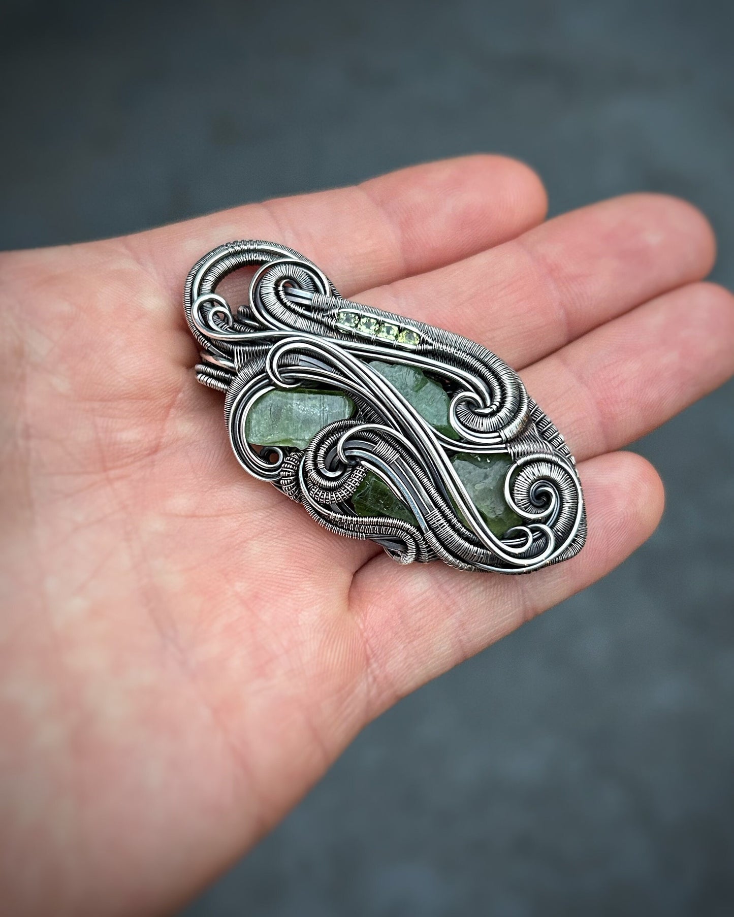 Peridot Pendant // August Birthstone // Green // Festival Jewelry // Wire Wrap // Handmade // Oxidized Silver // Sexy Wire Flow // Elegant