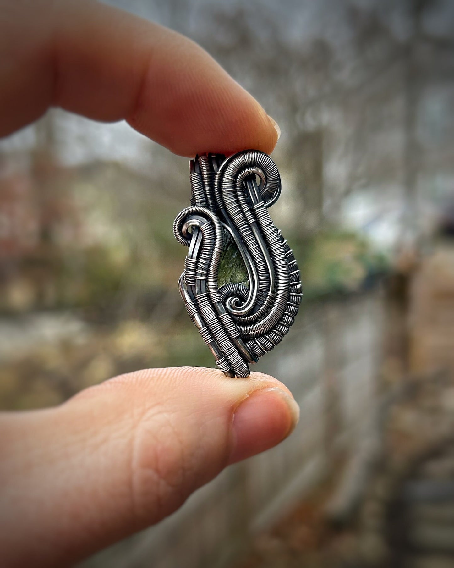 Moldavite mini // Wire Wrap // Pendant // Festival Jewelry // Oxidized Silver // Elegant // Gift // Handmade // Wire Flow // Green // Gem