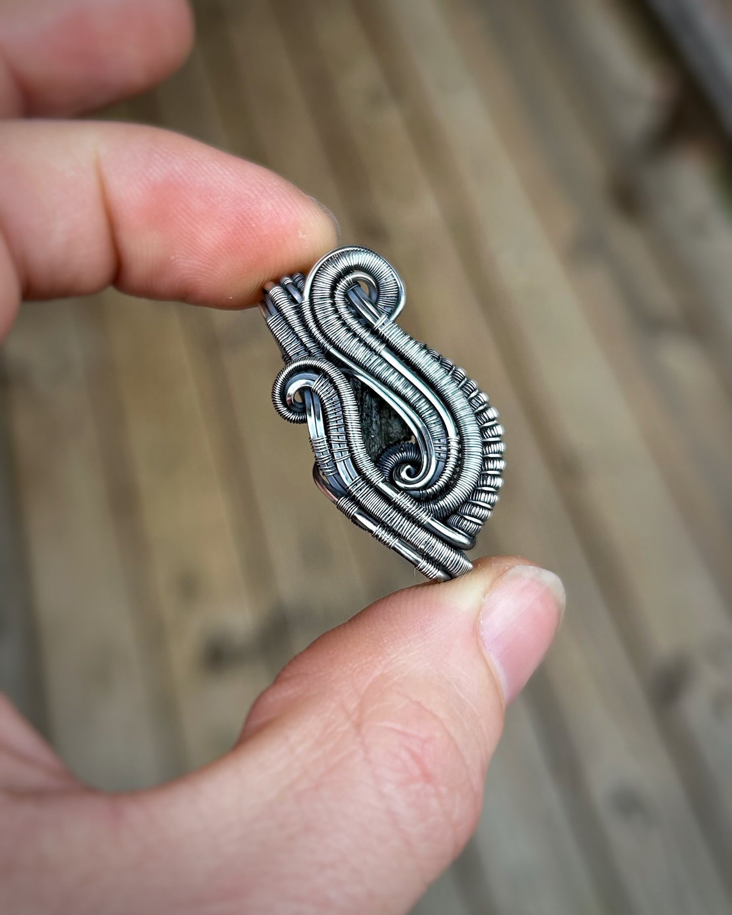 Moldavite mini // Wire Wrap // Pendant // Festival Jewelry // Oxidized Silver // Elegant // Gift // Handmade // Wire Flow // Green // Gem