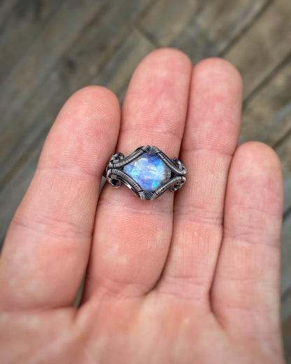Moonstone Ring // Wire Wrapped Ring // Festival Jewelry // Oxidized Silver // Sexy // Size 6.5 // Elegant // Handmade // Sterling // Gem