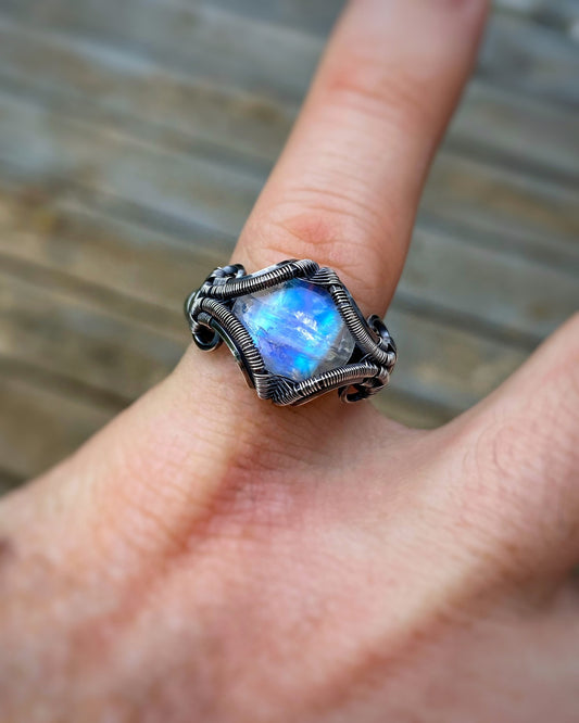 Moonstone Ring // Wire Wrapped Ring // Festival Jewelry // Oxidized Silver // Sexy // Size 6.5 // Elegant // Handmade // Sterling // Gem
