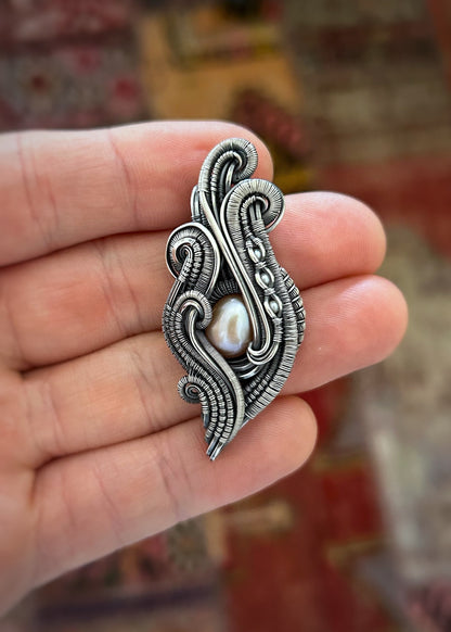 Pearls // Freshwater Pearls // Pendant // Wire Wrapped Pendant // Oxidized Silver // Handmade // Organic Wire Flow // Festival Jewelry