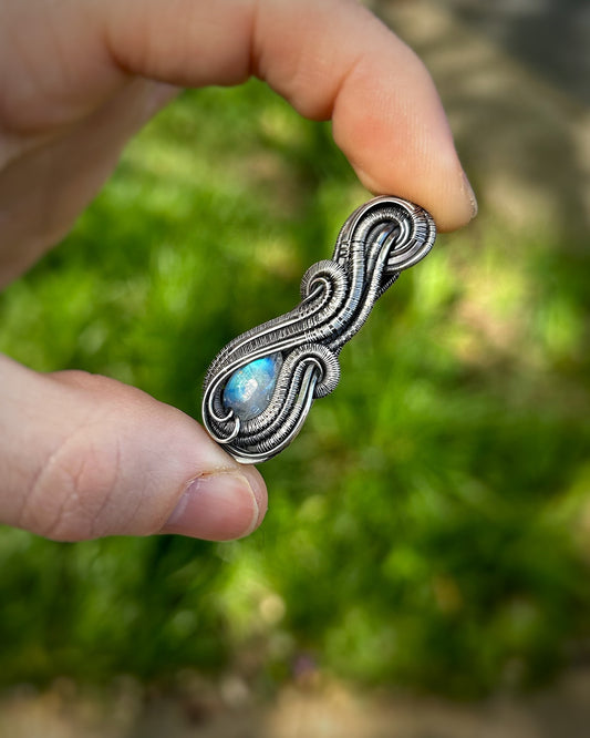 Moonstone Droplet // Rainbow Moonstone // Festival Jewelry // Oxidized Silver // Wire Flow // Organic // Sexy Pendant // Wire Wrapped