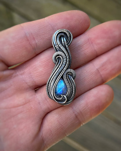 Moonstone Droplet // Rainbow Moonstone // Festival Jewelry // Oxidized Silver // Wire Flow // Organic // Sexy Pendant // Wire Wrapped