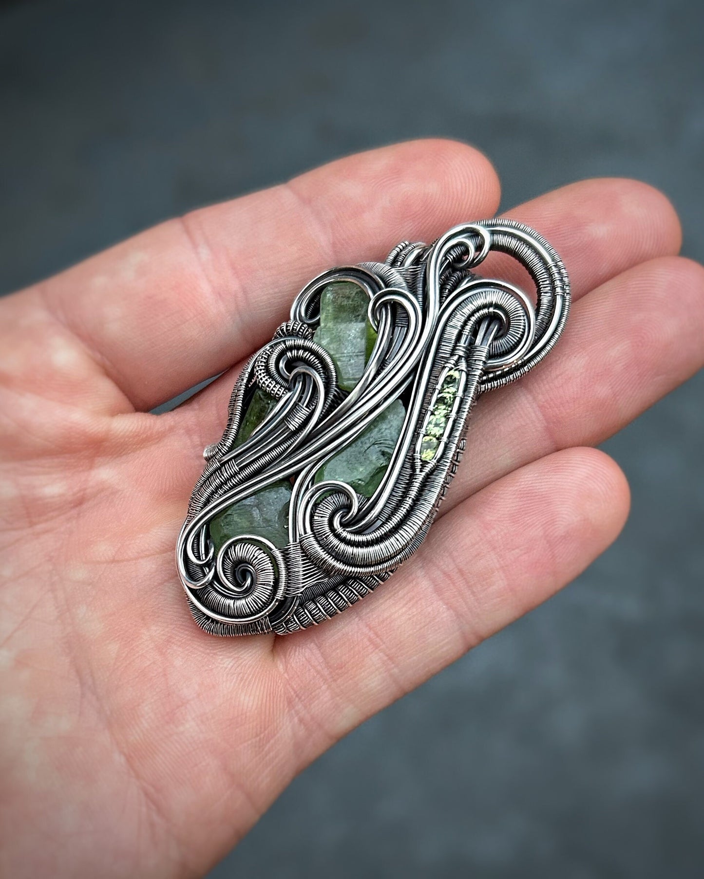 Peridot Pendant // August Birthstone // Green // Festival Jewelry // Wire Wrap // Handmade // Oxidized Silver // Sexy Wire Flow // Elegant