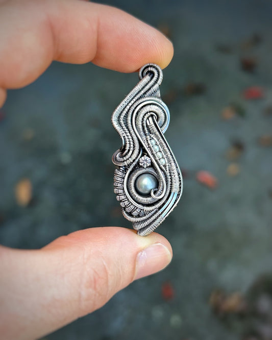 Tahitian Pearl Pendant // Wire Wrap // Festival Jewelry // Oceanic // Sapphire // Handmade // Elegant // Sexy Art // Wearable // Necklace