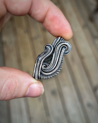 Moldavite mini // Wire Wrap // Pendant // Festival Jewelry // Oxidized Silver // Elegant // Gift // Handmade // Wire Flow // Green // Gem